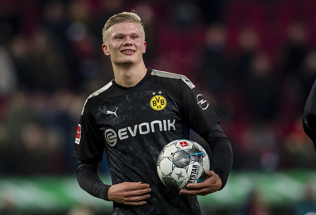 弗兰克·桑切斯与小理查德·托雷斯将进行重量级拳王资格赛，双方已达成协议，但进展缓慢。