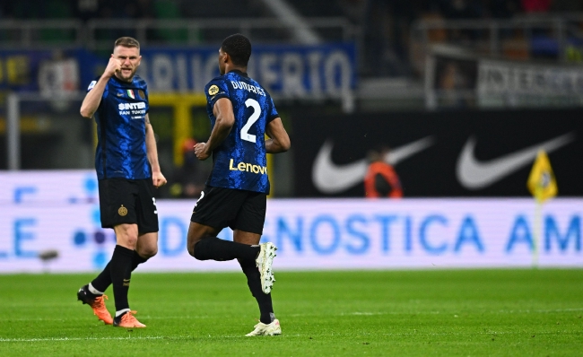 孔帕尼：凯恩和对手的手臂位置几乎一样，这种情况不该判点球