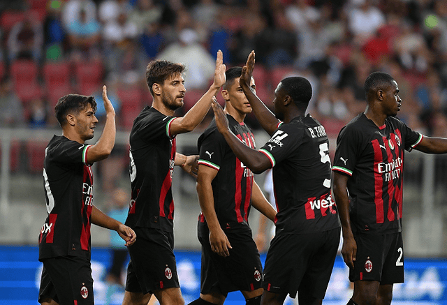 意媒：斯帕莱蒂想买中场，目标弗拉泰西、泽林斯基或法乔利