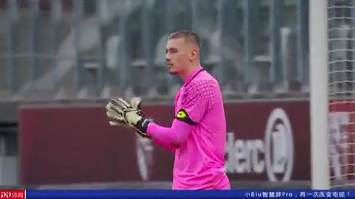 斯潘塞是NCAA长曲棍球历史助攻王，获得最高荣誉后改打篮球